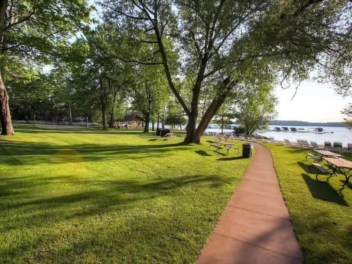 Top Floor Luxury, Sauna, Private Pool, Lake Bellaire Beach, 5 Beds, 4 Full Bath Zewnętrze zdjęcie