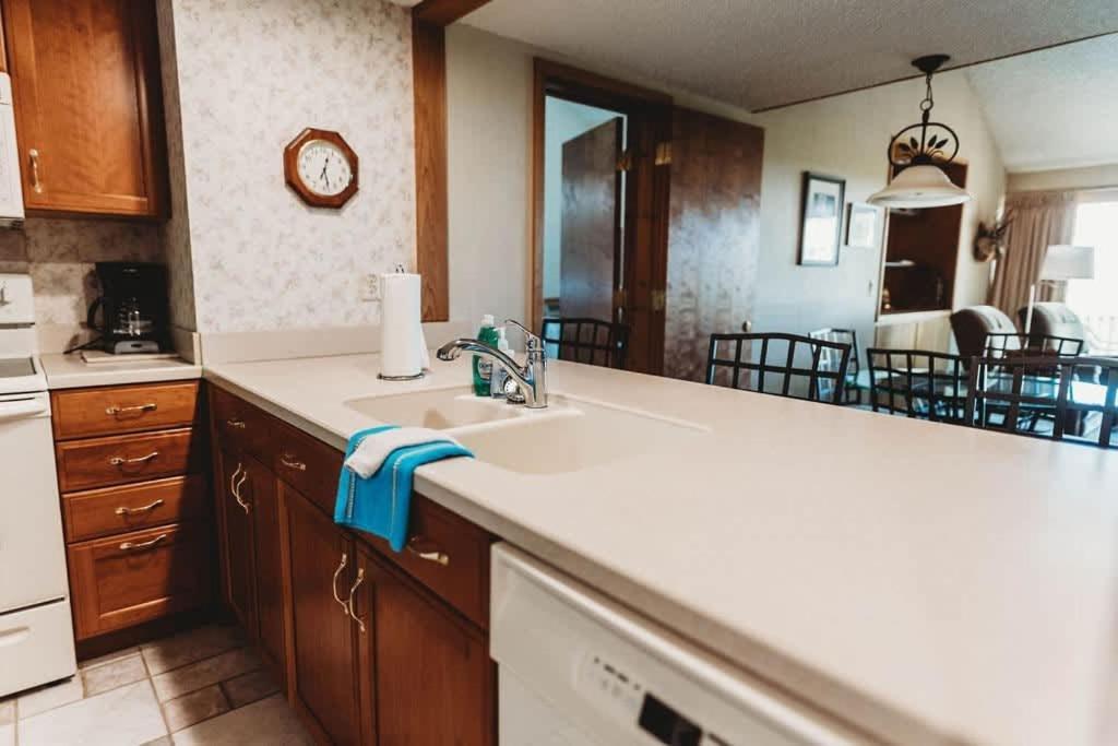 Top Floor Luxury, Sauna, Private Pool, Lake Bellaire Beach, 5 Beds, 4 Full Bath Zewnętrze zdjęcie