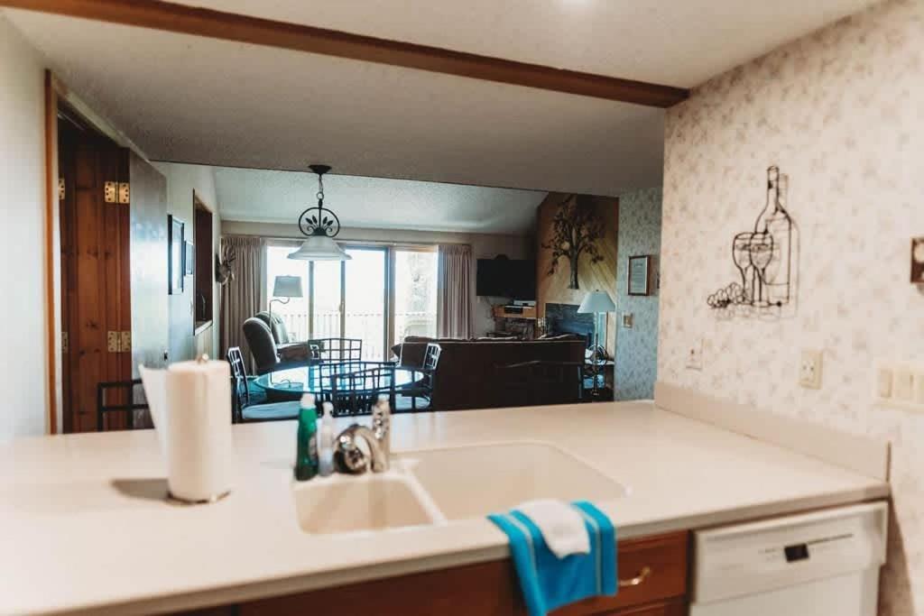 Top Floor Luxury, Sauna, Private Pool, Lake Bellaire Beach, 5 Beds, 4 Full Bath Zewnętrze zdjęcie