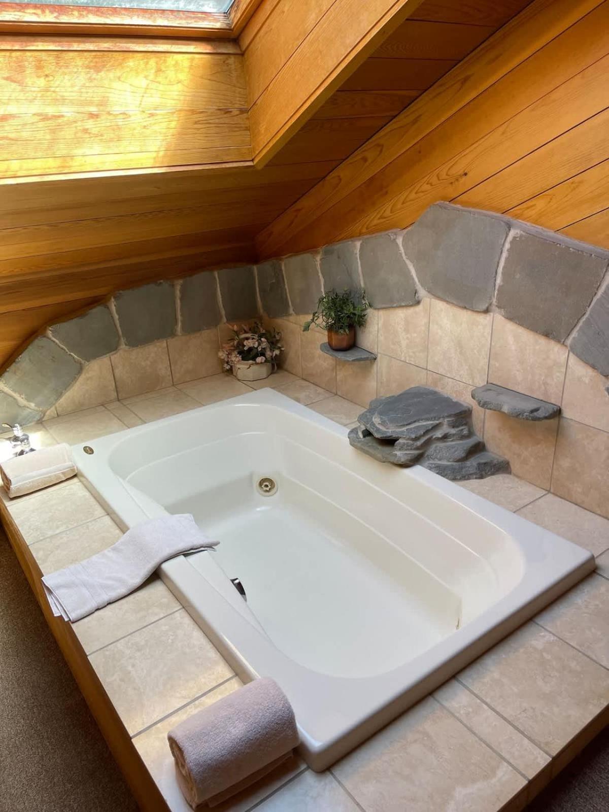 Top Floor Luxury, Sauna, Private Pool, Lake Bellaire Beach, 5 Beds, 4 Full Bath Zewnętrze zdjęcie